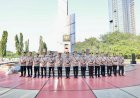 Hari-Bhayangkara-ke---79-Polda-Jatim-Kenang-Jasa-Para-Pahlawan,-Ziarah-dan-Tabur-Bunga-di-TMP