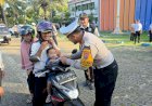 Operasi-Patuh-Semeru-2025-Polres-Probolinggo-Beri-Hadiah-Bagi-Pengendara-yang-Tertib-Lalu-Lintas
