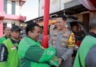 Polres-Jember-Hadirkan-Pasar-Murah,-Pengemudi-Ojol-Bawa-Pulang-Sembako-Dengan-Senyum-Sumringah