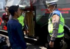 Cegah-Kecelakaan,-Polres-Pelabuhan-Tanjung-Perak-Gelar-Ramp-Check-Bus-Peziarah-di-Sunan-Ampel