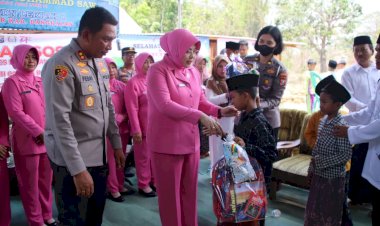 Peduli-Pendidikan,-Polres-Bangkalan-Beri-Bantuan-Alat-Tulis-Untuk-Pelajar-SDN-1-Lerpak