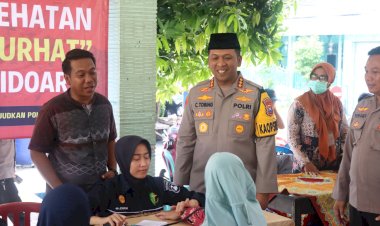 Beri-Pesan-Kamtibmas-Kapolresta-Sidoarjo-pada-Warga-Kalisampurno-di-Jumat-Curhat