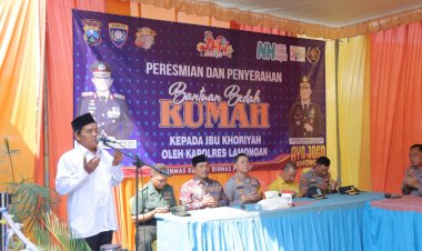 Polri-Peduli,-Polres-Lamongan-Salurkan-Bantuan-Bedah-Rumah-untuk-Warga