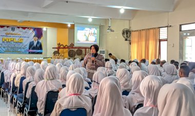 Polres-Lumajang-Ajak-Pelajar-Tertib-Berlalu-Lintas-Melalui-Program-Police-Goes-To-School