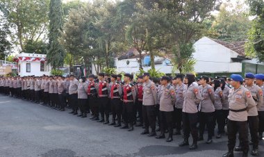 Polresta-Banyuwangi-Kerahkan-Ratusan-Personel-Pelantikan-DPRD-Terpilih-Berlangsung-Kondusif