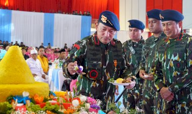 HUT-ke-79-Brimob,-Kapolri-Kenang-Pujian-Atraksi-Pasukan-yang-dihadiri-Presiden-Ke-7-Jokowi-dan-Presiden-Ke-8-Prabowo