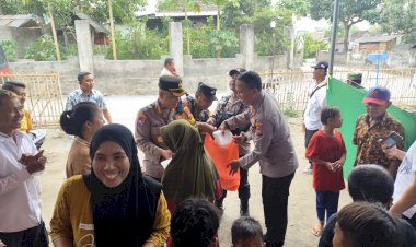 Polda-Jatim-Berbagi-Makan-Siang-Gratis,-Apresiasi-Warga-Situbondo-yang-Sudah-Nyoblos-di-TPS