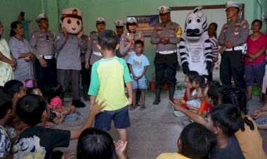 Polres-Jombang-Beri-Trauma-Healing-Untuk-Anak-anak-Terdampak-Banjir