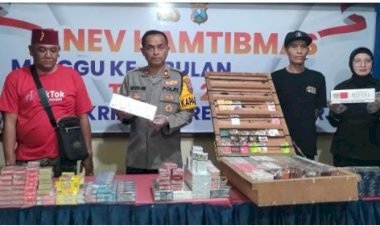 Polsek-Krian-Amankan-Penjual-dan-Ratusan-Bungkus-Rokok-Ilegal-di-Sidoarjo