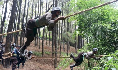 Hari-Kedua-Outbound-Siswa-Diktukba-SPN-Polda-Jatim-Asah-Keterampilan-Taktik-Hingga-Bersosial-Empati