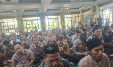 Polisi-dan-Masyarakat-Doakan-Kesembuhan-Santri-Ponpes-Manbaul-Hikam