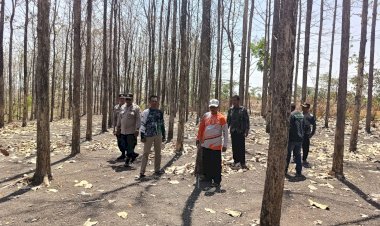Sinergi-Cegah-Karhutla,-Polres-Bojonegoro-Sisir-Kawasan-Rawan-di-Kedungadem