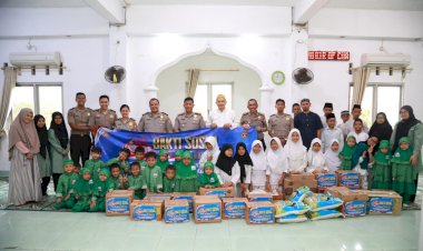 Hari-Jadi-ke-75-Humas-Polri,-Divhumas-Polri-Gelar-Bakti-Sosial-untuk-Lansia-dan-Anak-Yatim