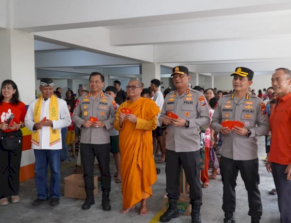 Jogo Jawa Timur  Kapolda Jatim Tinjau Perayaan Imlek di Vihara Buddayana Surabaya