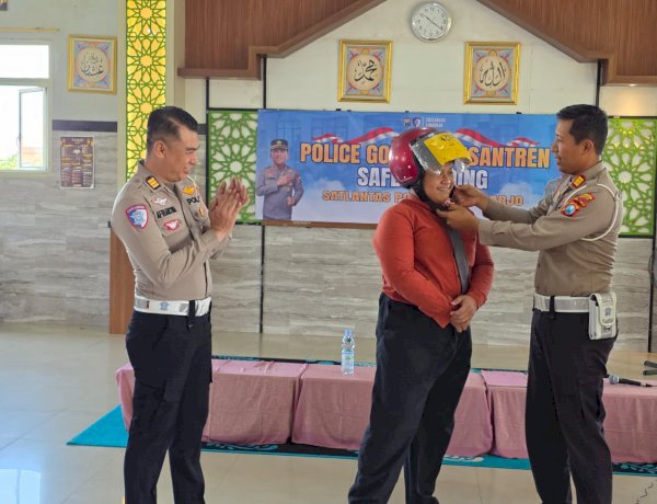 Police Goes to Pesantren, Satlantas Polresta Sidoarjo Edukasi Santri Tertib Berlalu Lintas