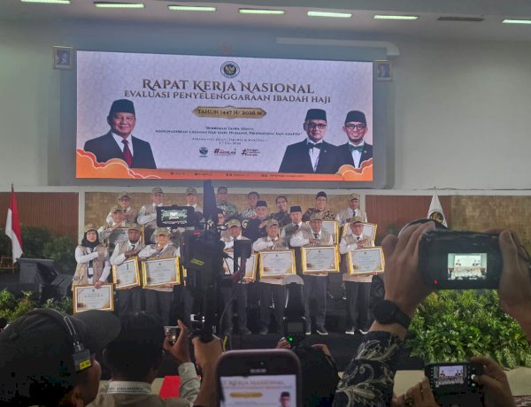 Dukung Sukses Penyelenggaraan Haji 2026, Polri Terima Penghargaan dari Kementerian Haji dan Umrah RI