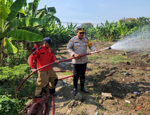 Hadapi Kemarau Polres Pelabuhan Tanjungperak Siram Lahan Jagung Ketahanan Pangan