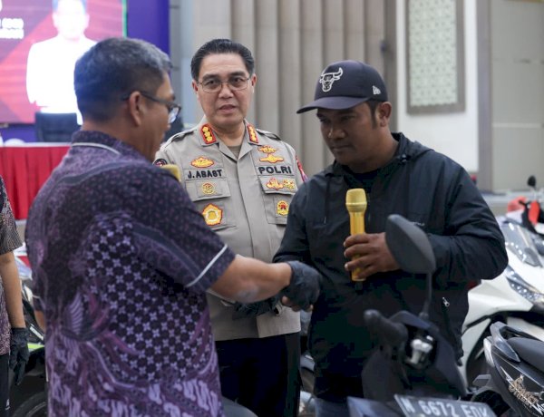 Polda Jatim Kembalikan Mobil dan Motor Hasil Ungkap Kasus Curanmor kepada Para Korban Tanpa Biaya