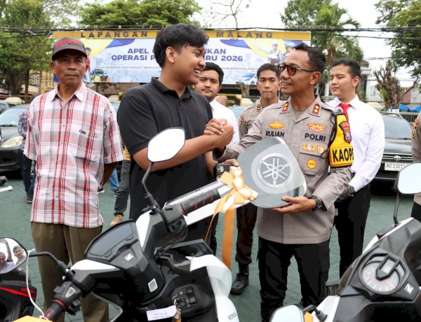 Senyum Sumringah Korban Curanmor,Polres Malang Kembalikan Motor Hasil Operasi Sikat Semeru