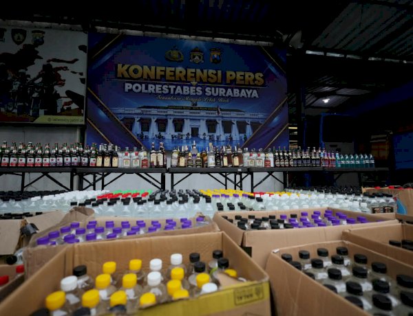 Gelar Operasi KRYD, Polrestabes Surabaya Sita 5.385 Botol Miras Ilegal