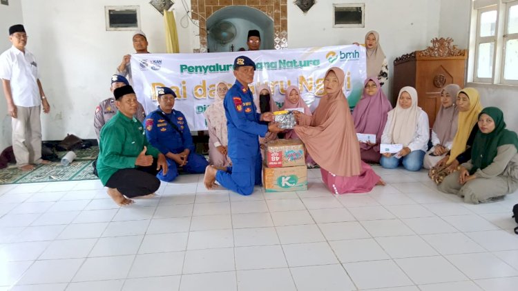 Satpolairud-Polresta-Sidoarjo-Kawal-Penyaluran-Bansos-BMH-kepada-Da’i-dan-Guru-Ngaji-di-Desa-Pucukan