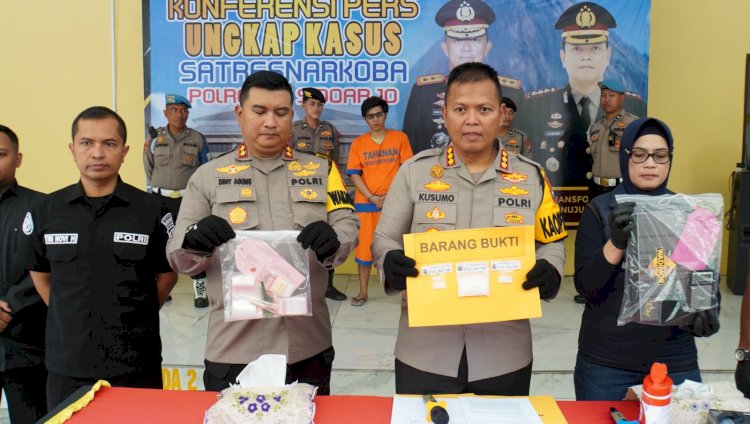 Satres Narkoba Polresta Sidoarjo Bekuk Kurir Sabu di Kamar Kos