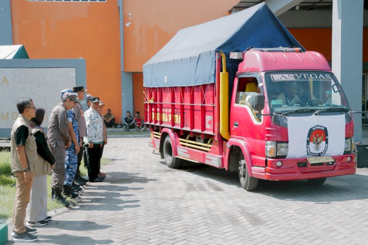 KPU Jombang Mulai Distribusikan Logistik Pemilu, Polisi Lakukan Pengawalan