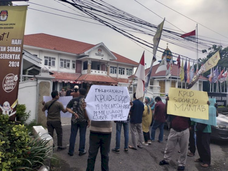 Aliansi Masyarakat Sidoarjo Gelar Aksi Simpatik pada Penyelenggara Pemilu 2024