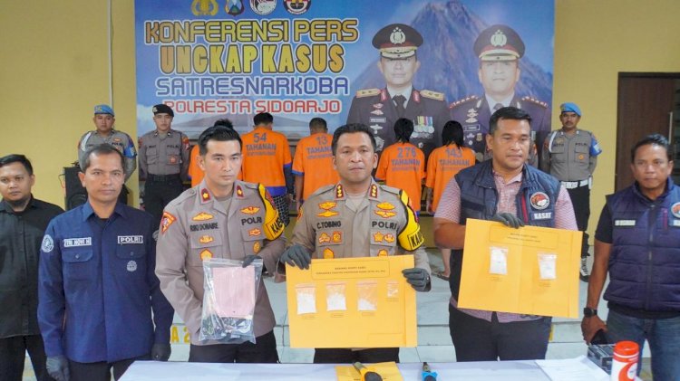 Satresnarkoba Polresta Sidoarjo Tangkap Pasutri Edarkan Sabu 137,57 Gram