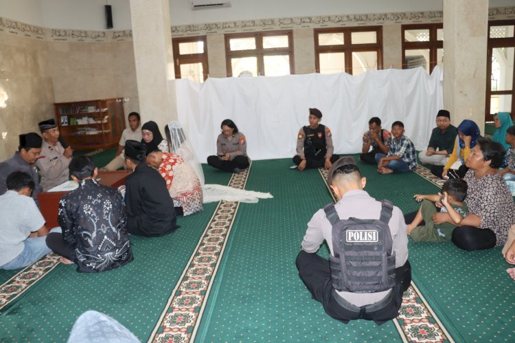 Polisi Fasilitasi Tahanan Narkoba Menikah di Masjid Baiturahim Polres Kediri Kota