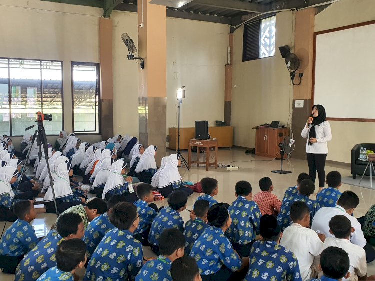 Polisi Edukasi Bijak Bermedia Sosial di MPLS