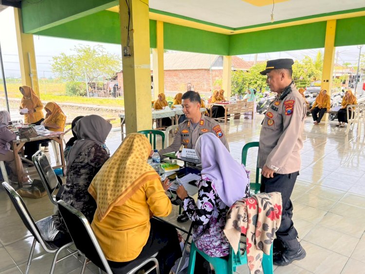 Kapolsek Krembung Tinjau Posyandu di Desa Wangkal, Tekankan Pentingnya Gizi Ibu dan Anak