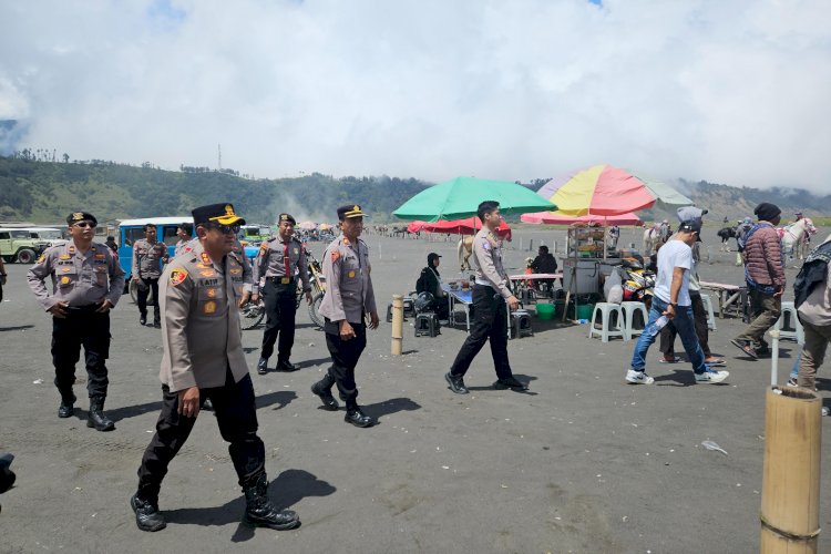 Sapa Pengunjung di Gunung Bromo Kapolres Probolinggo Pastikan Keamanan Wisatawan
